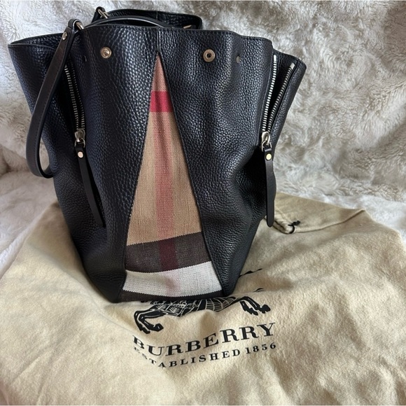 Authentic Burberry Maidstone Bag in Very Good Condition - Picture 2 of 11
